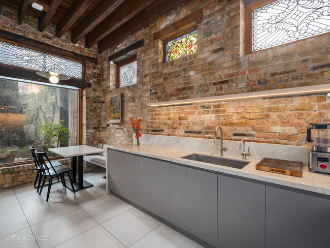 Building Photo - 844 W Altgeld St