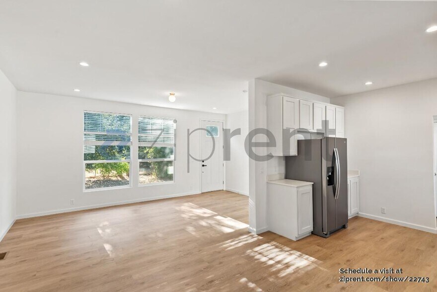 Building Photo - 1133 Lovell Ave