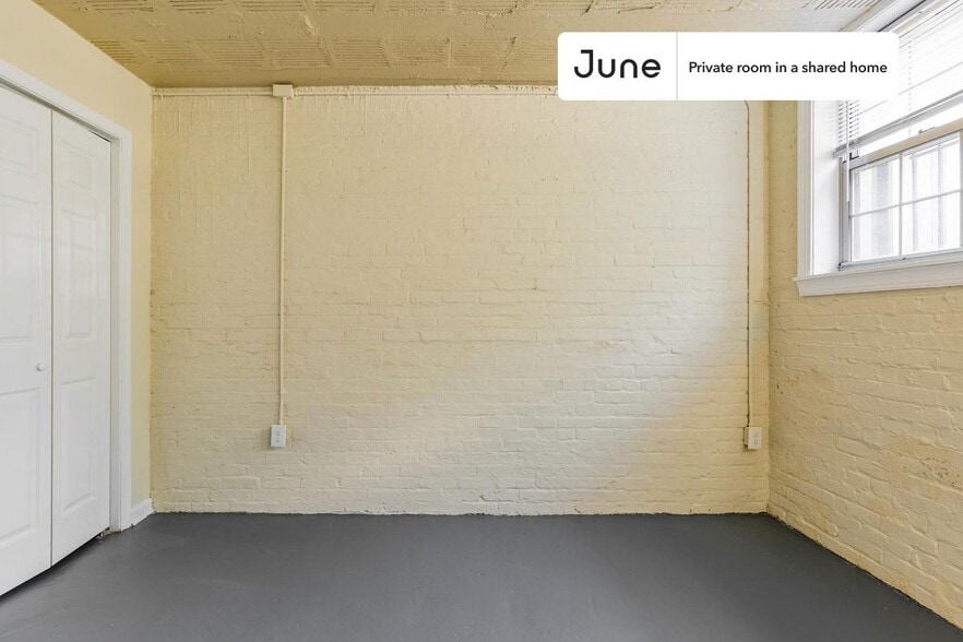 Building Photo - Room in Shared 4 bed/2 bath home