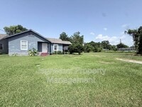 Building Photo - 525 Magnolia St