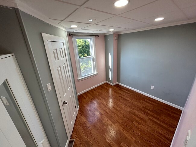 Building Photo - 1216 Elm St