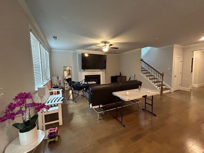 Building Photo - 413 Kinross Ln