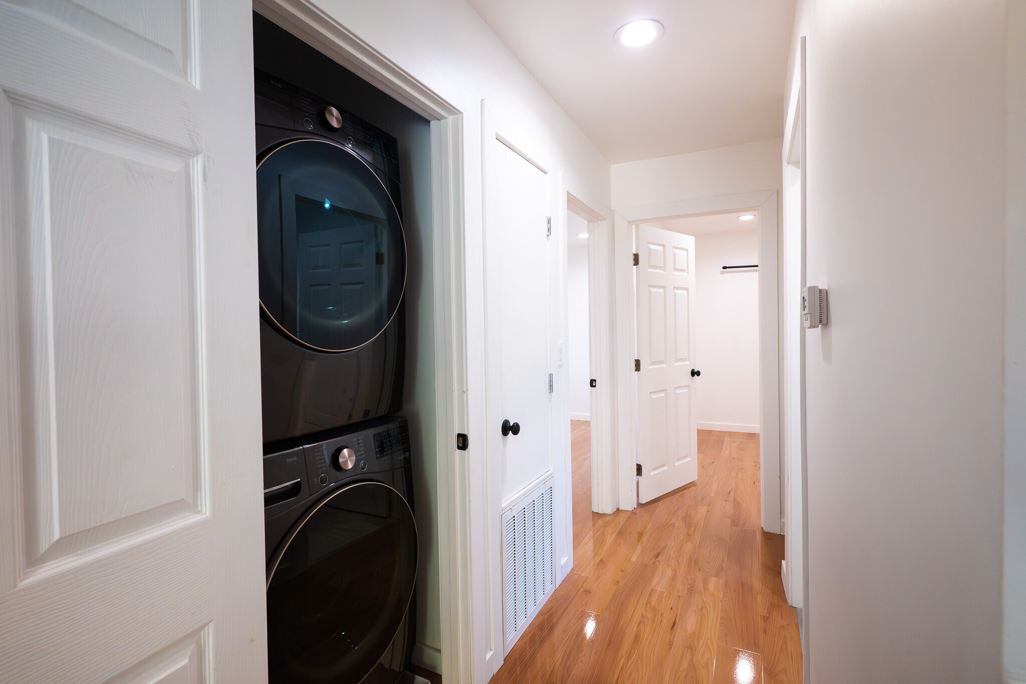 Building Photo - 270 E Penn St