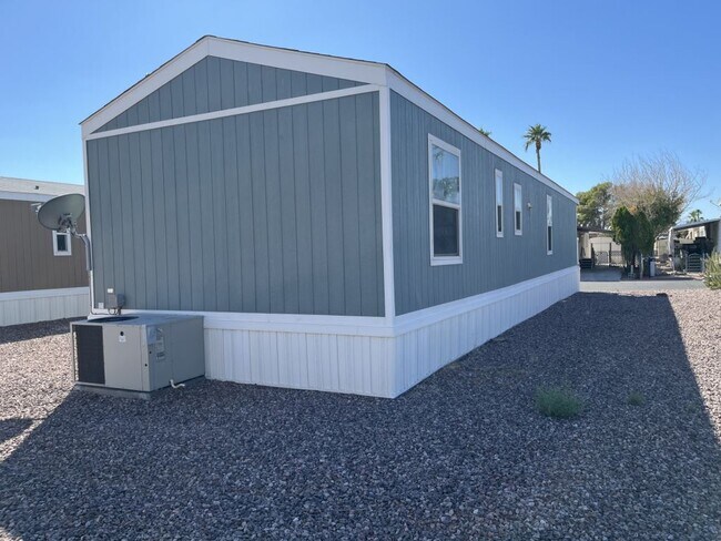 Building Photo - 5303 E Twain Ave