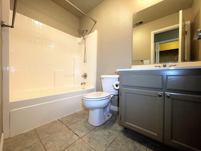 Building Photo - 3079 Boulder Dr