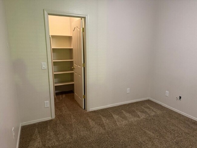 Building Photo - 4964 Summit Cir