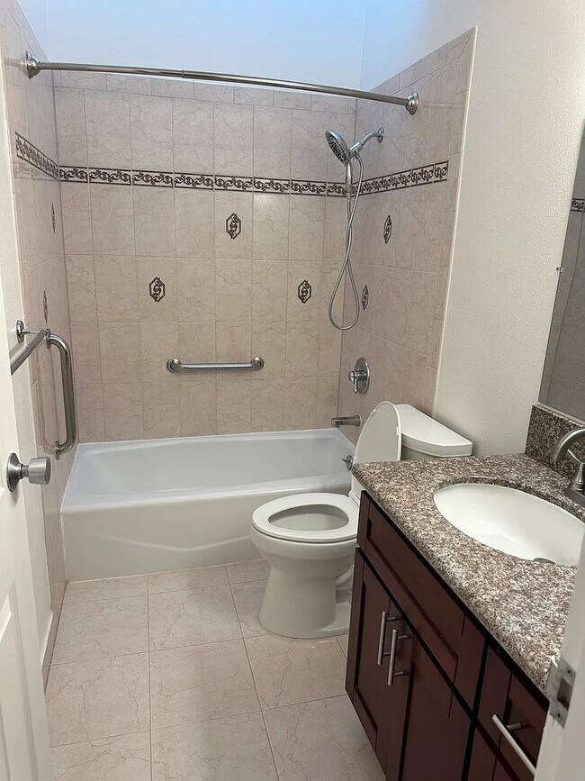 Building Photo - Spacious, 4 bedroom 2 bath single family home in Mililani! *First showing on Monday, January 5th ...