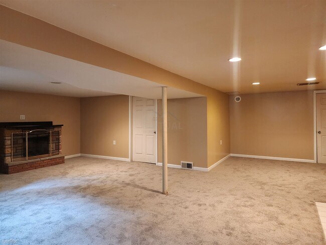 Building Photo - 3 br, 3.5 bath House - 25857 Westfield