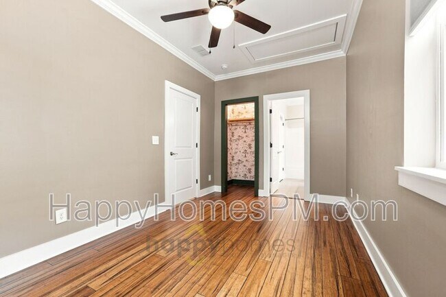 Building Photo - 4613 Oakwood Ave