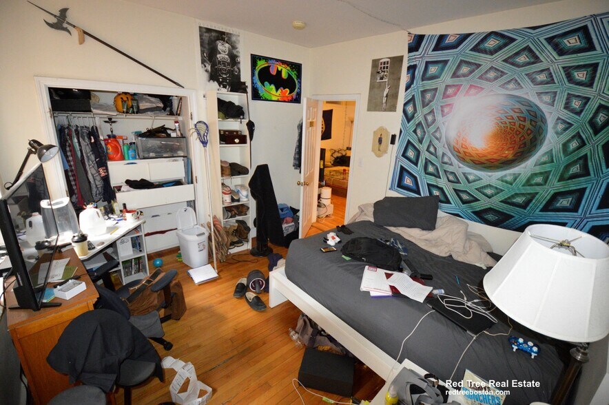 Building Photo - 324 Saint Paul St