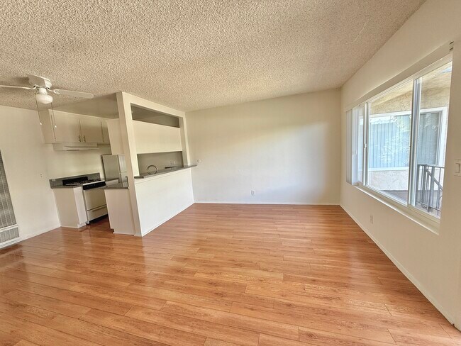 Building Photo - 14540 Hartland St