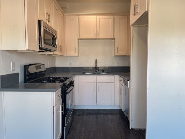 Interior Photo - 14715 Chadron Ave