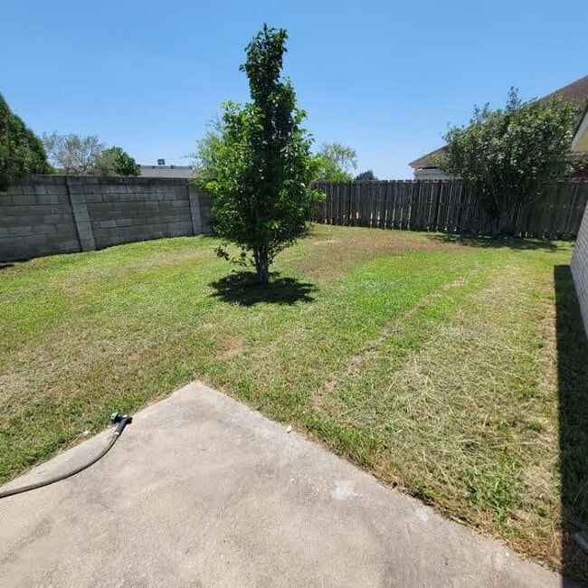 Building Photo - 581 Geraldine Ln