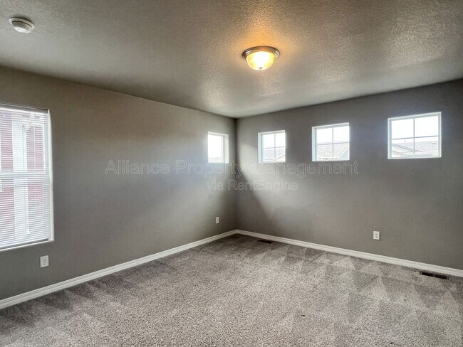 Building Photo - 7839 Lathrop Vw