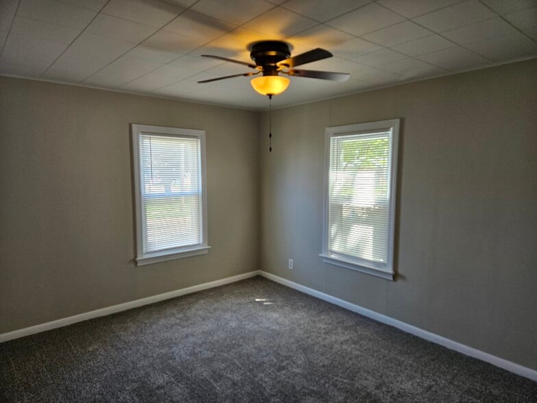 1st Floor Bed (2) - 1801 Sandwith Ave SW