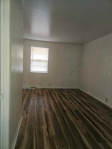 Building Photo - 414 E Avenue A