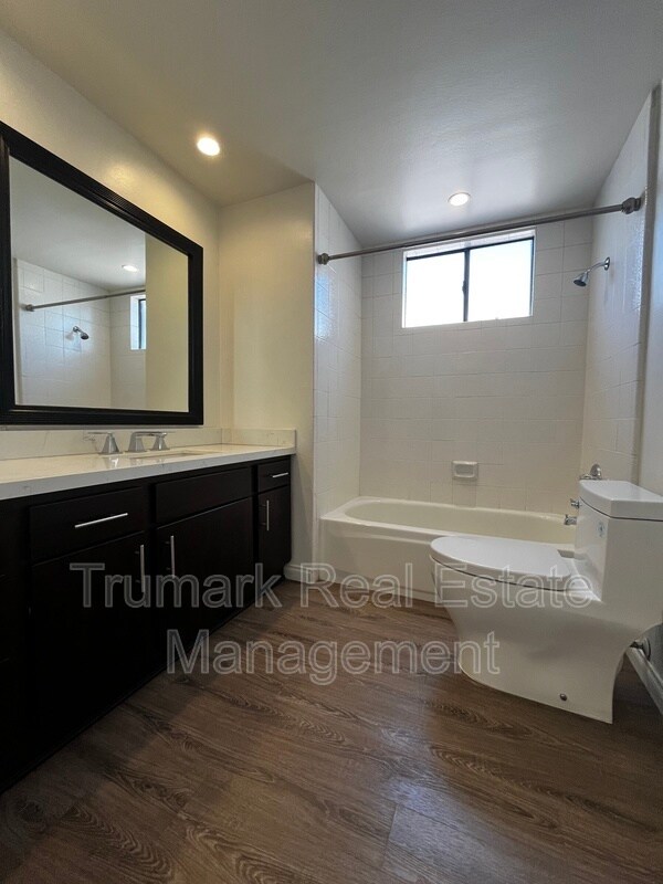 Building Photo - 412 N Kenwood St
