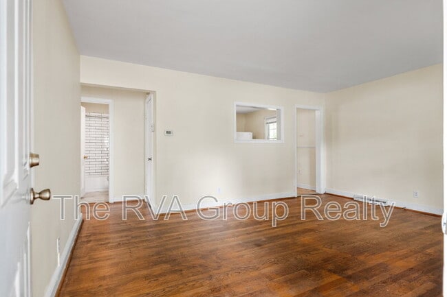 Building Photo - 819 Boroughbridge Rd