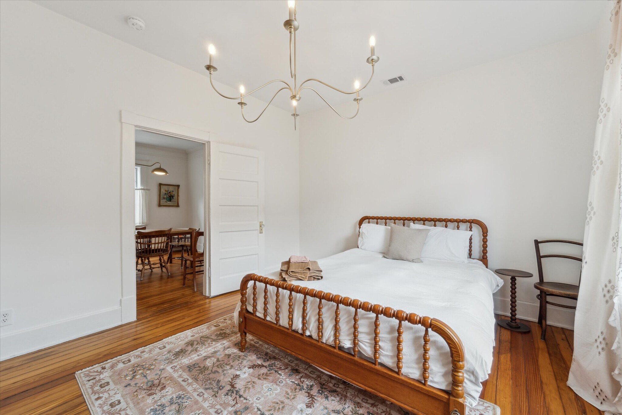 Building Photo - 211 W 40th St