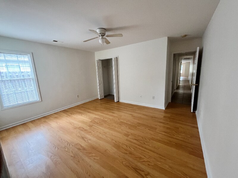 Building Photo - 226 Dobbs St