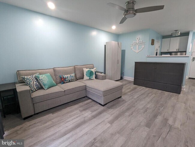 Building Photo - 725 Allen Dr