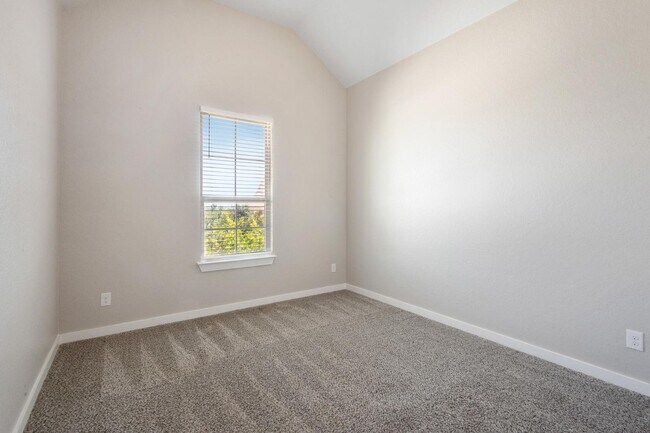 Building Photo - 1523 Nicholas Cv