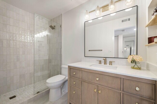 Building Photo - 179 Gran Via