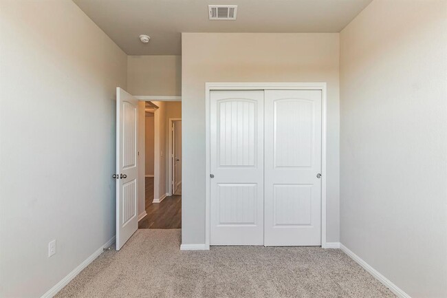 Building Photo - 2001 Fairhaven Gtwy