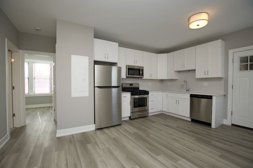 Building Photo - 3930 N Janssen Ave