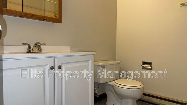 Building Photo - 25 Royal Crest Dr