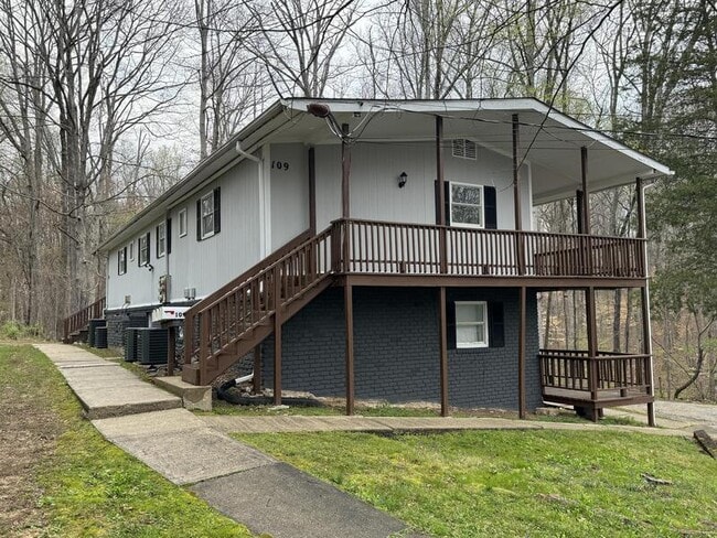 Primary Photo - 109 E Holston Ln