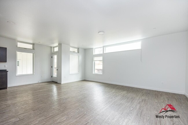 Building Photo - 4647 SE 40th Ave