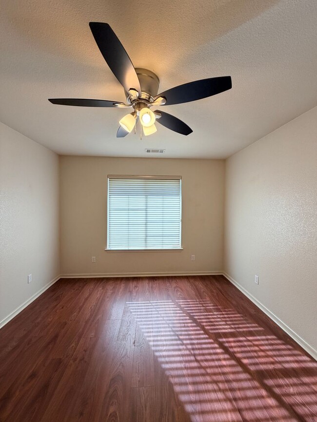 Building Photo - Beautiful Lakefront Home in the Vineyard! 55+ community