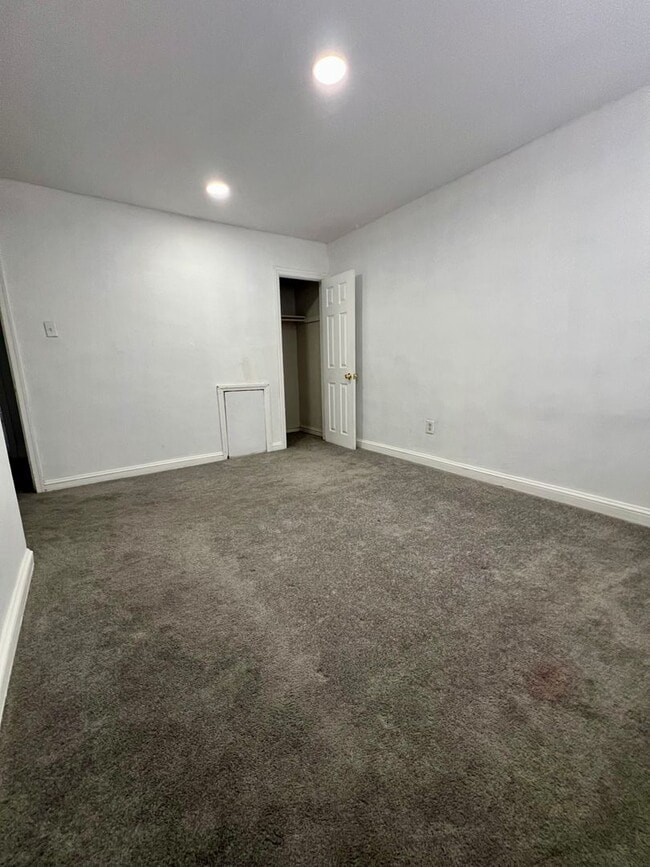 Building Photo - Stunning 3-Bedroom Townhome in Drexel Hill! Available NOW!