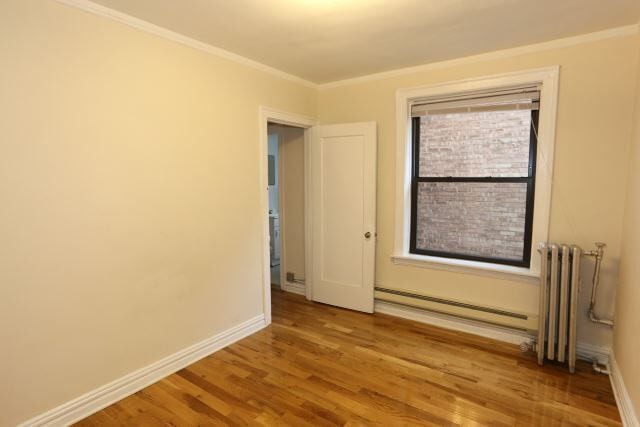 Building Photo - 430 W Roscoe St