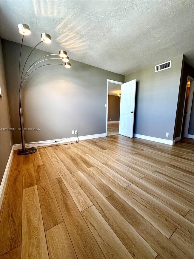 Building Photo - 3545 NE 166th St
