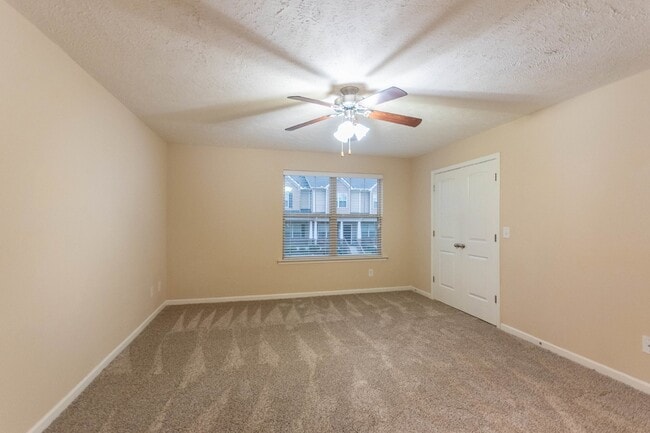 Building Photo - Available Now! Wonderfull Location! 2/2.5 Townhome w/ Upgrades.
