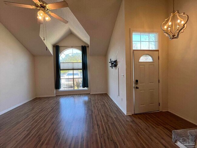 Building Photo - 1348 Redwood Ln