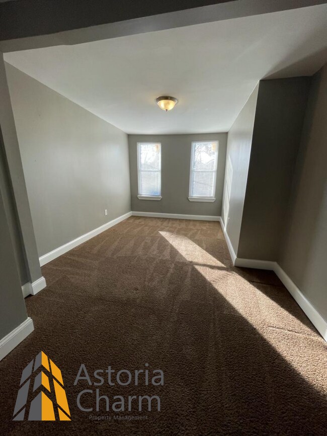 Building Photo - 3 Bedroom 1.5 Bath Spacious Bedrooms on Ashburton Street