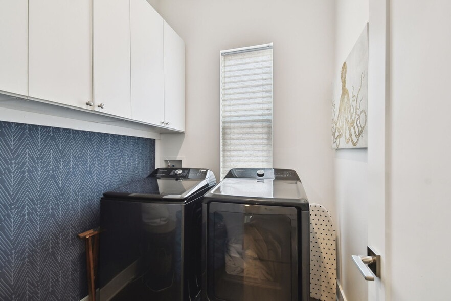 Building Photo - 3100 W Paul Ave