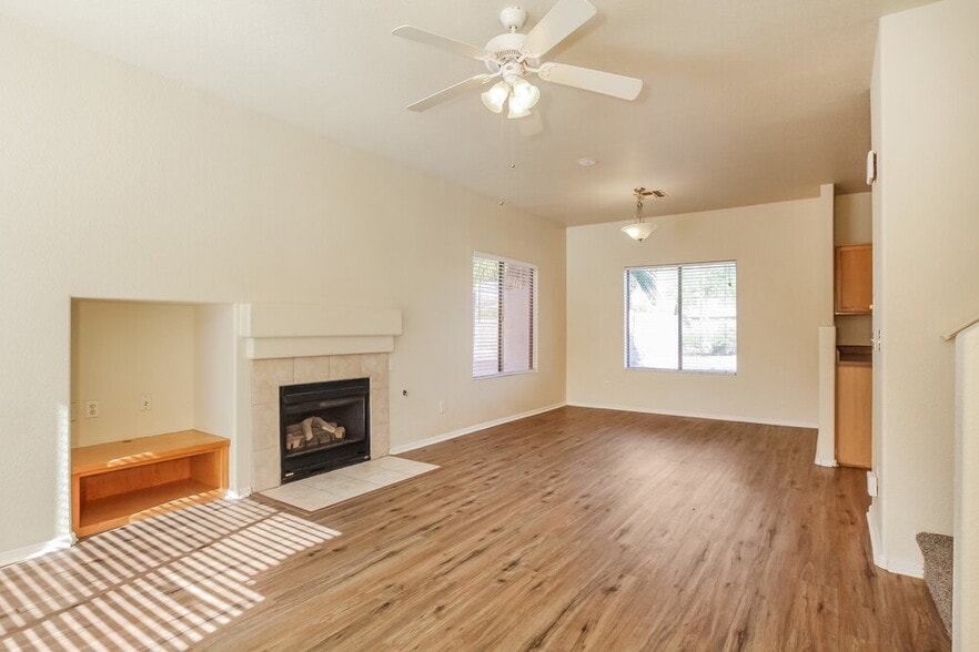 Building Photo - 16236 W Lilac St