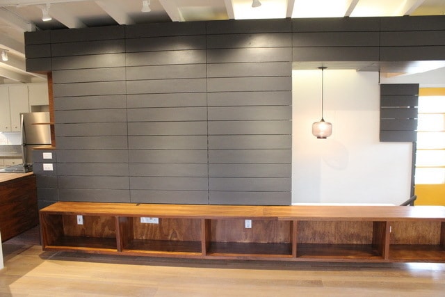 Building Photo - Updated 4 bed/2 bath Mid-Century Home - Pr...