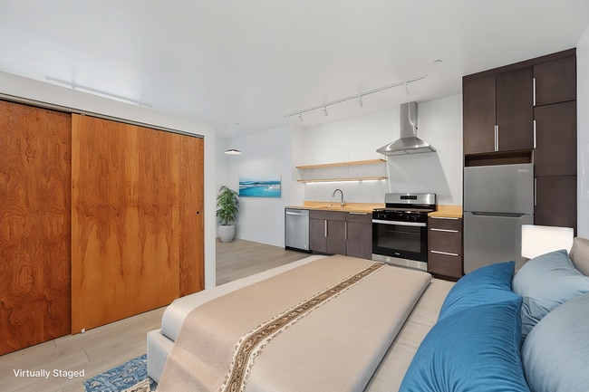 Building Photo - Contemporary Little Italy Studio!