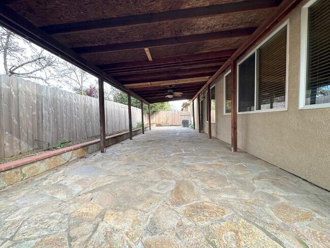Building Photo - Weston Ranch 4 Bedroom 2.5 Bathroom Home