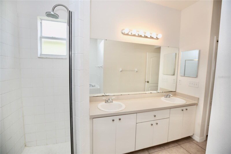 Building Photo - 24421 Breezy Oak Ct