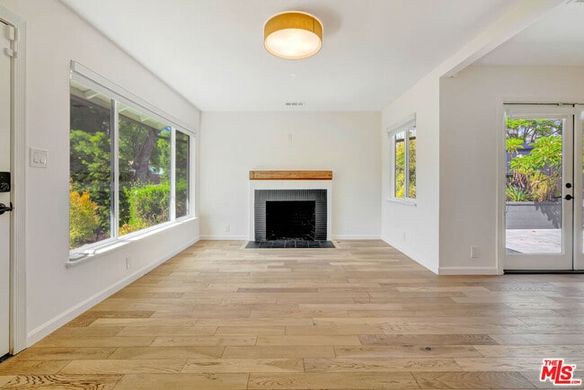 Building Photo - 4340 W 60th St