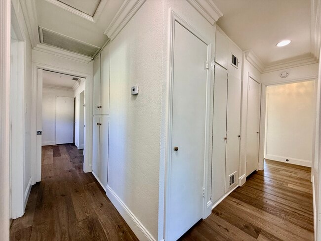 Building Photo - 4832 Maureen Ln