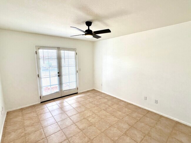 Building Photo - Welcome to this charming 2-bedroom, 2-bath condo in a gated Ventana Condominiums