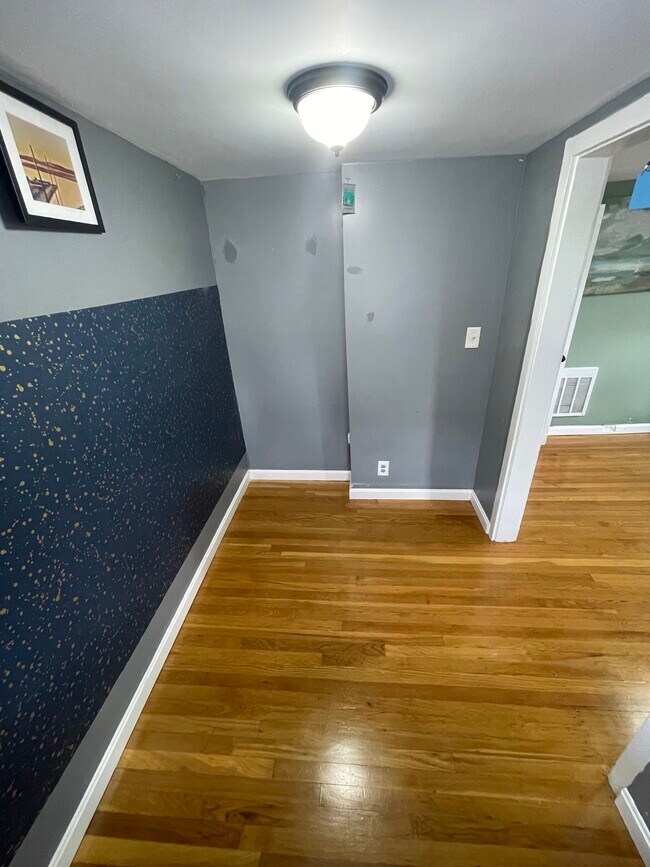 Building Photo - 62 Saint James St