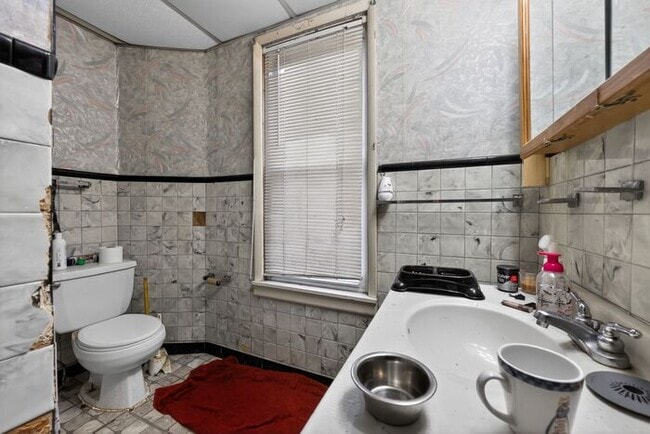 Building Photo - 1220 Erie St